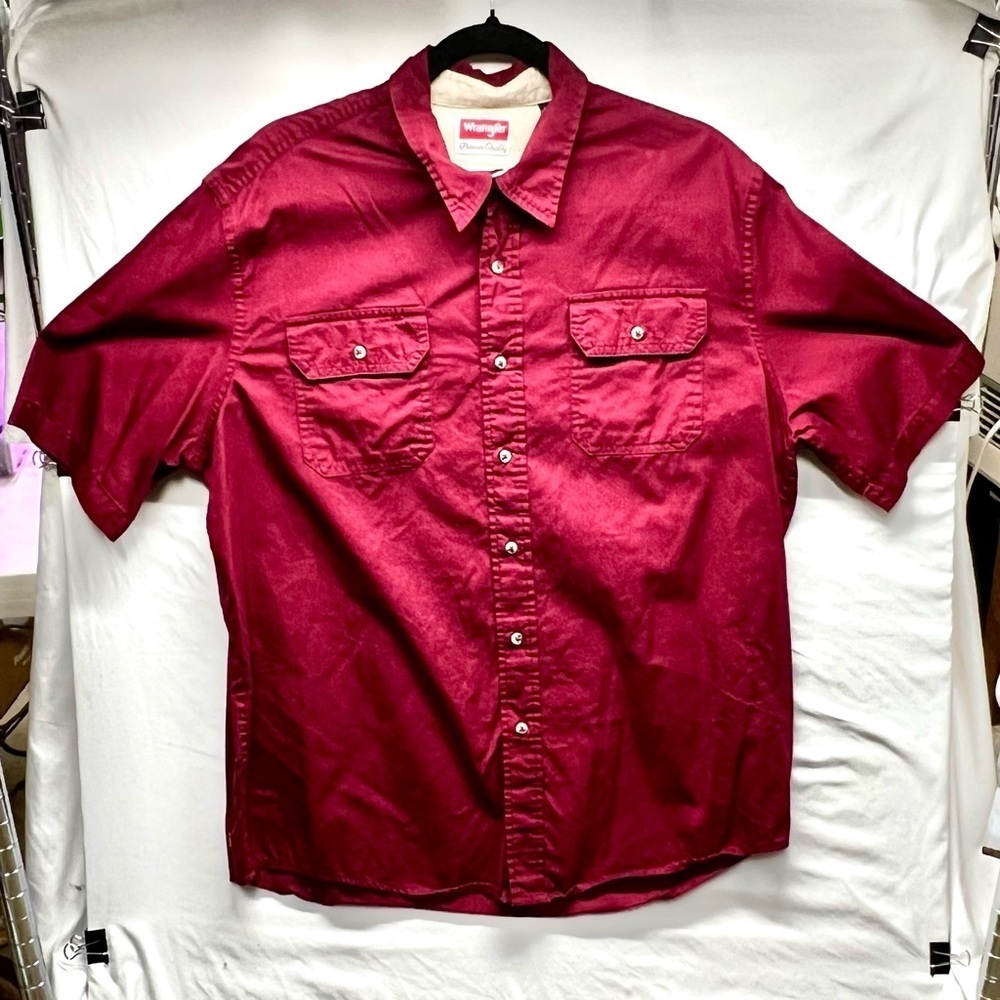 Wrangler Mens Casual Button Down Shirt Size L Solid Red Pockets Short Sleeves